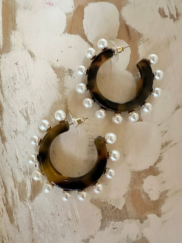 Tortoise shell with Pearl Hoops